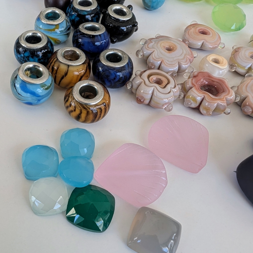 Assorted Glass Beads Collection - Picture 4 of 8